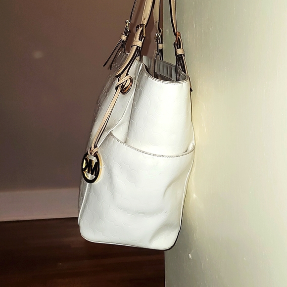 ⭐️ Michael Kors Jet Set MK Logo White Patent Tote Bag - Picture 2 of 7